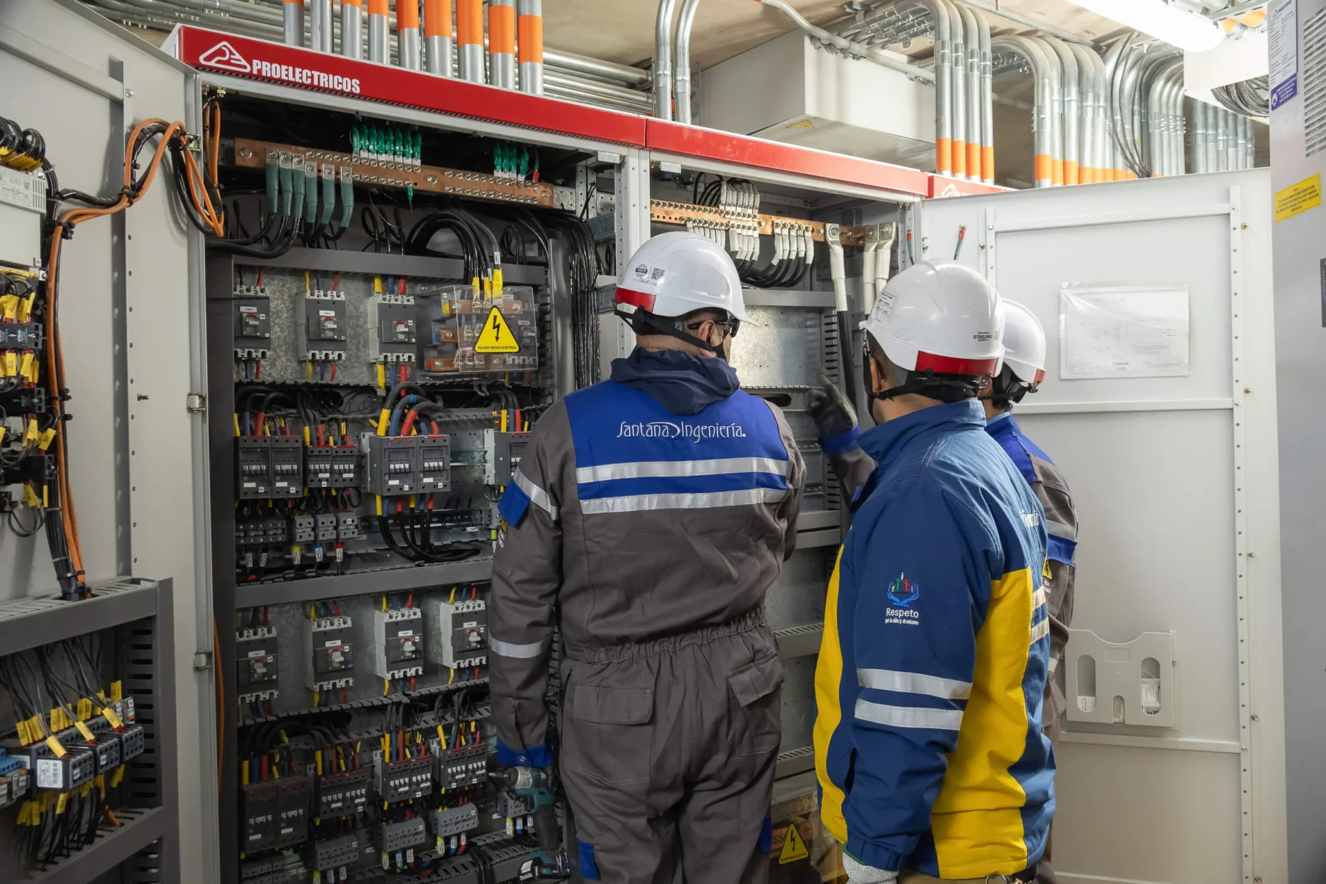 inspeccion-tablero-subestacion-tradicional valores santana ingenieria